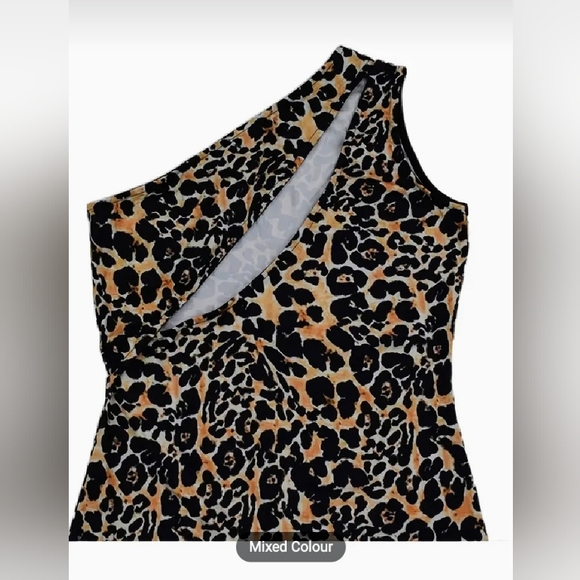 Dress 👗🐆 - Picture 2 of 5